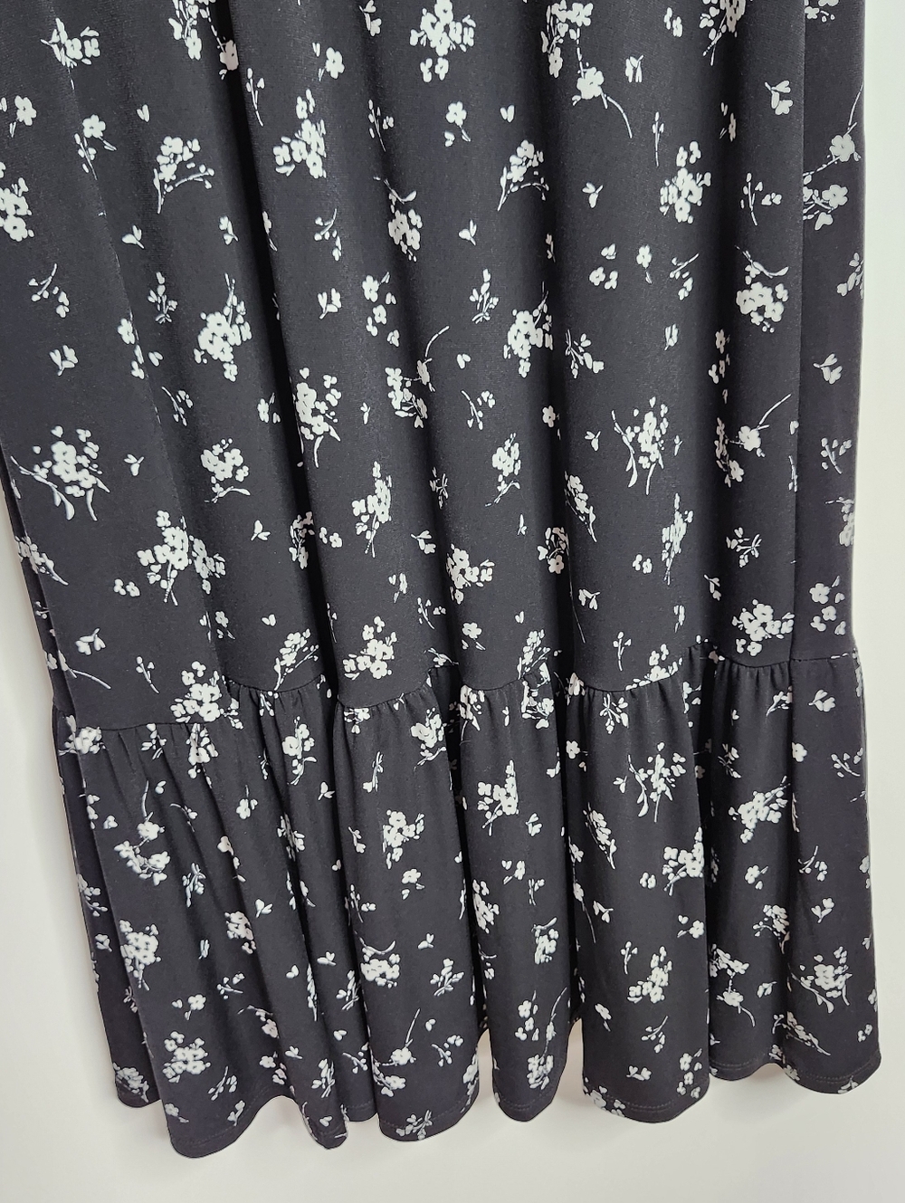 Gilli Short Sleeve Vneck Maxi Dress Womens Large Black White Floral Faux Wrap - Picture 5 of 10